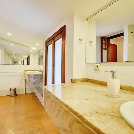 Aqua Villa